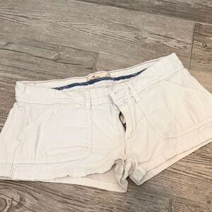 Hollister Women's white Cargo Shorts